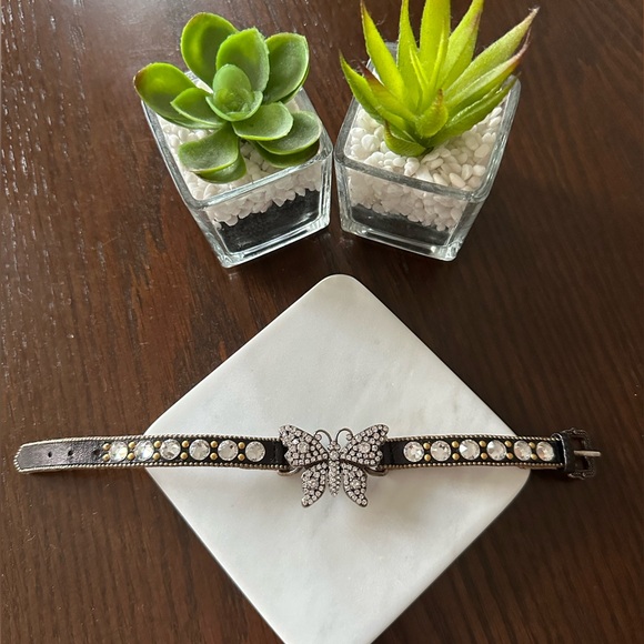 Gucci Leather & Crystal Butterfly Bracelet with Buckle Closure - Picture 3 of 11